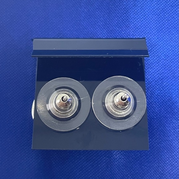 Disney earings - Picture 2 of 2